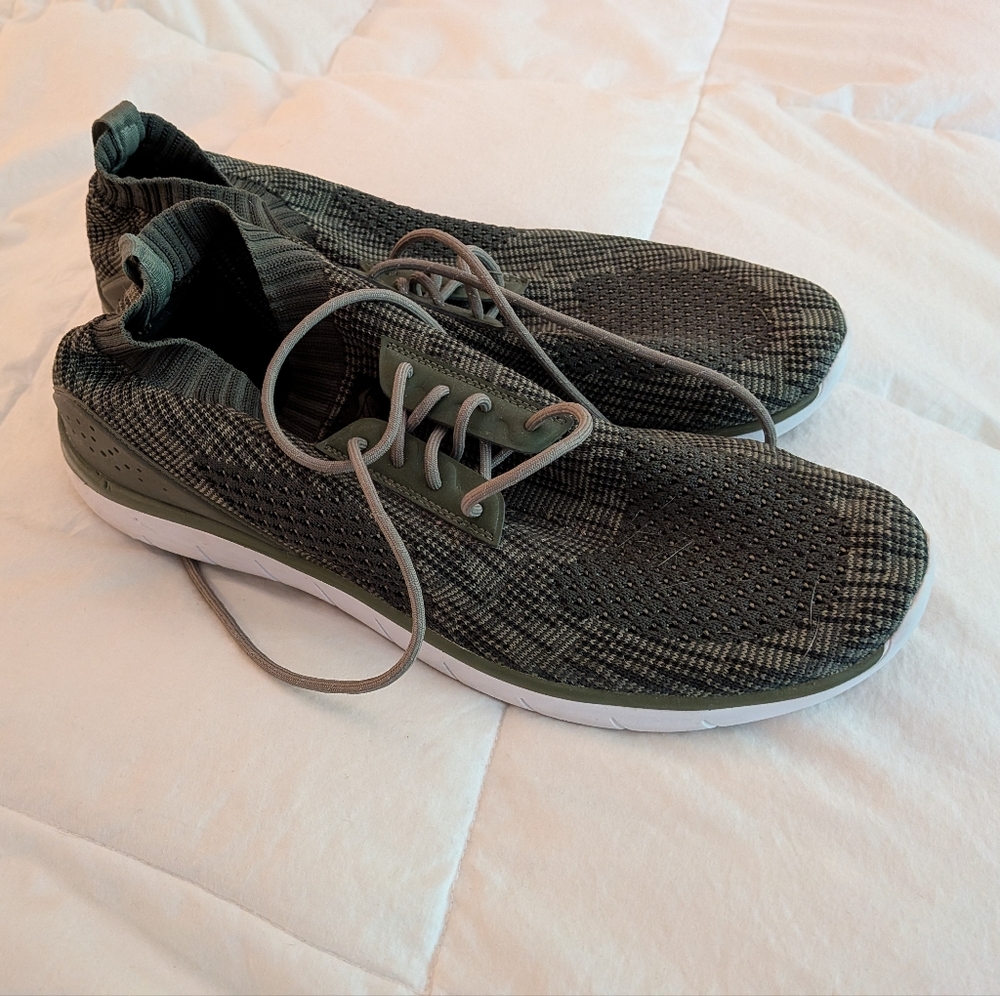 Avia Men's Olive and Black Sneakers